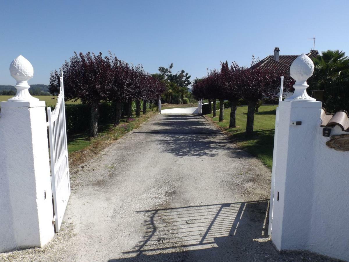 Chambre d'Hôtes bleue Saint-Nicolas-de-la-Grave Exterior foto